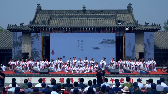 古镇过端午，安然得福禄。大锅粽子万人品，古镇端午活动多！